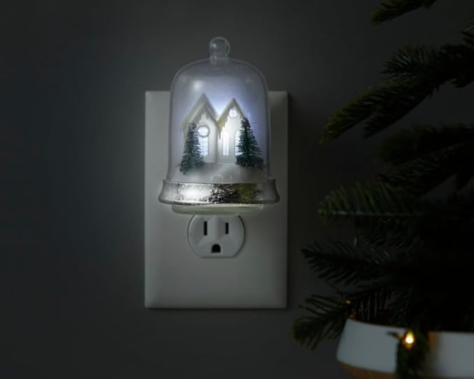 Yankee Candle Twinkle Snow Globe ScentPlug Diffuser with LED and Balsam Forest Home Fragrance Refill