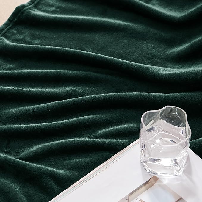 Exclusivo Mezcla Fleece Blanket Twin Size for Bed, Super Soft and Warm, All Season Use, Cozy, Plush, Lightweight, 90x66 Inches, Forest Green