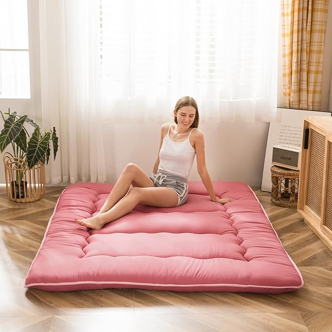 MAXYOYO Japanese Floor Mattress Futon Mattress, Thicken Sleeping Pad Foldable Roll Up Floor Futon for Adults Tatami Mat Dormitory Bed Lounger, Pink, Queen Size