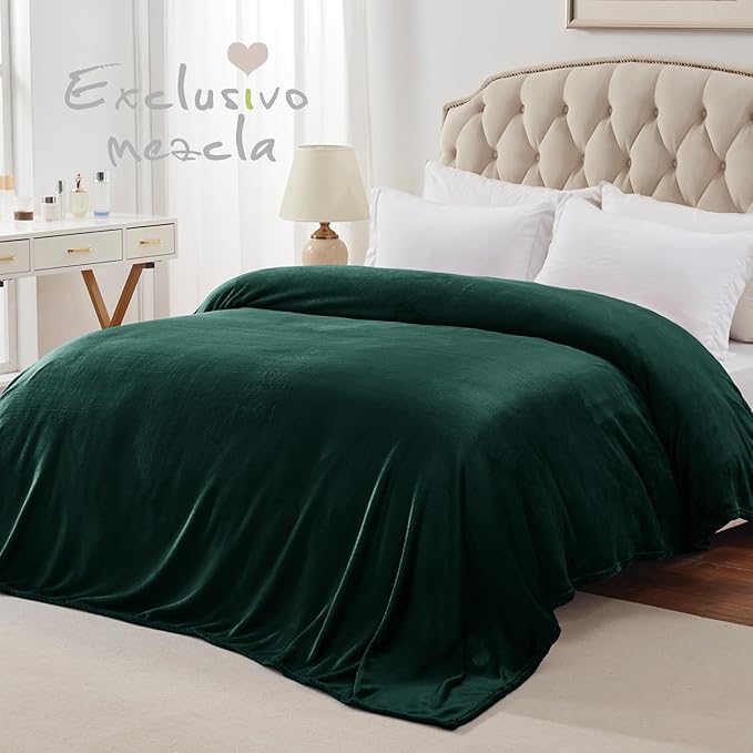 Exclusivo Mezcla Fleece Blanket Twin Size for Bed, Super Soft and Warm, All Season Use, Cozy, Plush, Lightweight, 90x66 Inches, Forest Green