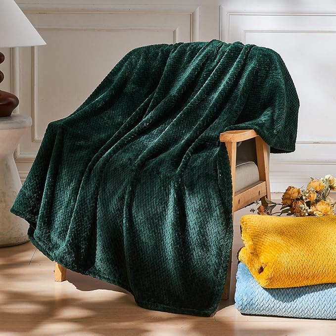 NEWCOSPLAY Super Soft Queen Blanket Forest Green Premium Silky Flannel Fleece Leaves Pattern Lightweight Bed Blanket All Season Use (Forest Green, Queen(90"x90"))