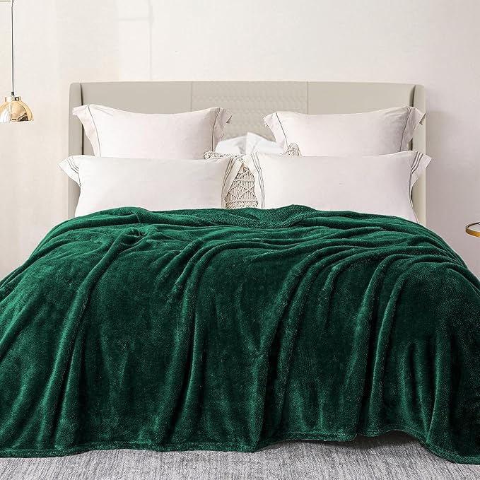 Exclusivo Mezcla Plush Fuzzy Fleece Bed Blanket Twin Size, Super Soft, Fluffy and Warm Blankets, Suitable for All Seasons (Forest Green, 90x66 Inches)