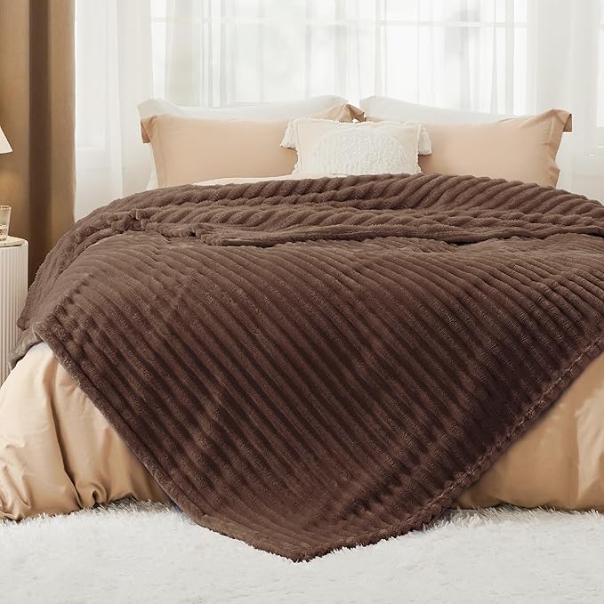 Bedsure GentleSoft Fondue Fudge Full Blanket for Bed - Cozy Soft Blankets for Women, Cute Small Fleece Throws for Girls, Birthday Gifts for Women Decor Gifts for Mom, 84x90 Inches