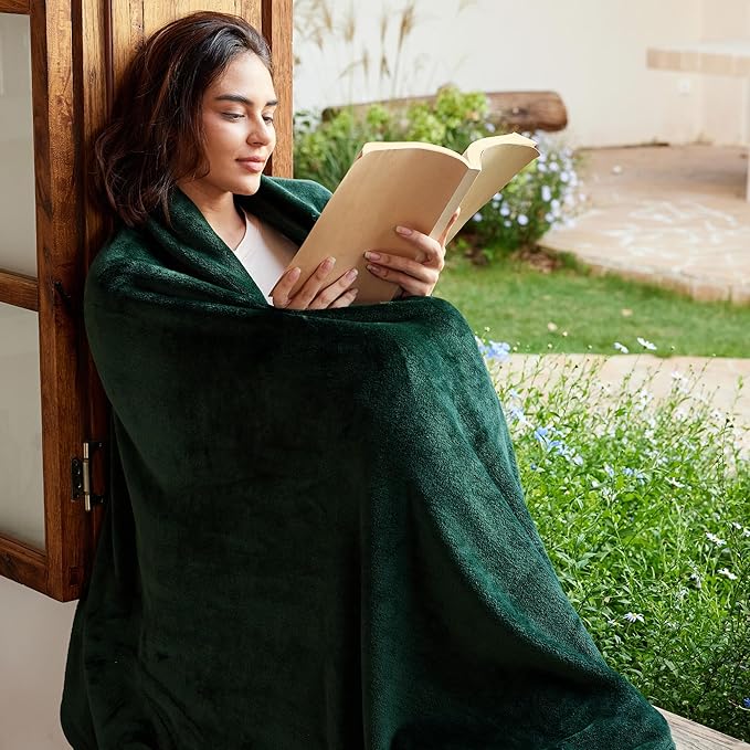 Exclusivo Mezcla Fleece Blanket Twin Size for Bed, Super Soft and Warm, All Season Use, Cozy, Plush, Lightweight, 90x66 Inches, Forest Green