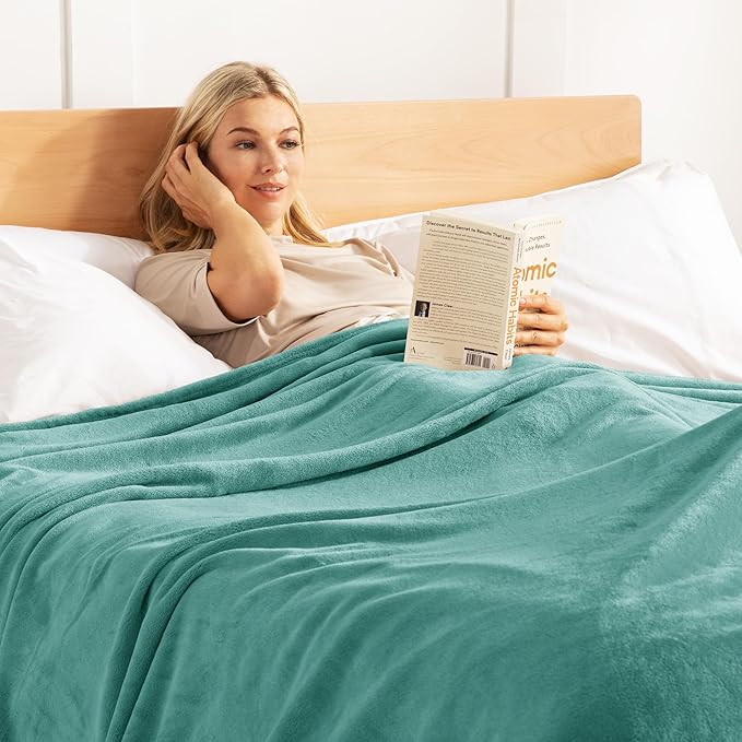 Exclusivo Mezcla Fleece Blanket Twin Size for Bed, Super Soft and Warm, All Season Use, Cozy, Plush, Lightweight, 90x66 Inches, Celadon