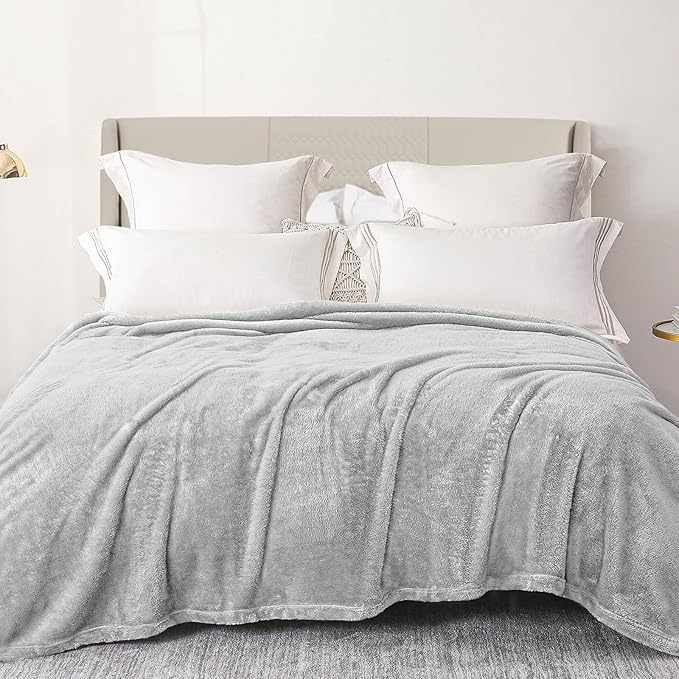Exclusivo Mezcla Plush Fuzzy Fleece Bed Blanket King Size, Super Soft, Fluffy and Warm Blankets, Suitable for All Seasons (Light Grey, 90x104 Inches)