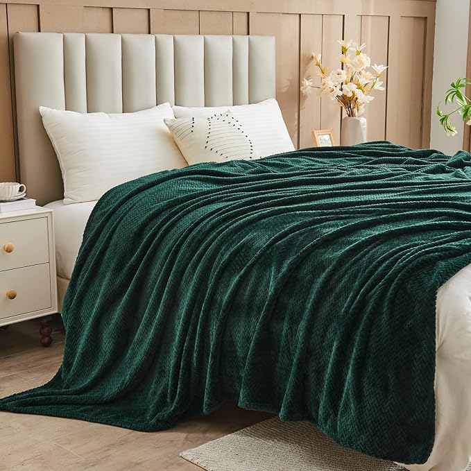 NEWCOSPLAY Super Soft Queen Blanket Forest Green Premium Silky Flannel Fleece Leaves Pattern Lightweight Bed Blanket All Season Use (Forest Green, Queen(90"x90"))