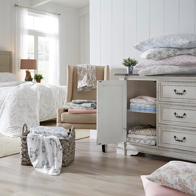 Laura Ashley - Flannel Sheets Queen Size, Anti-Pilling & Wrinkle Resistant Cotton, Touchably Soft for All-Season Comfort - Bed Sheets with Matching Pillowcases & Fitted Sheet (Brinna Green)