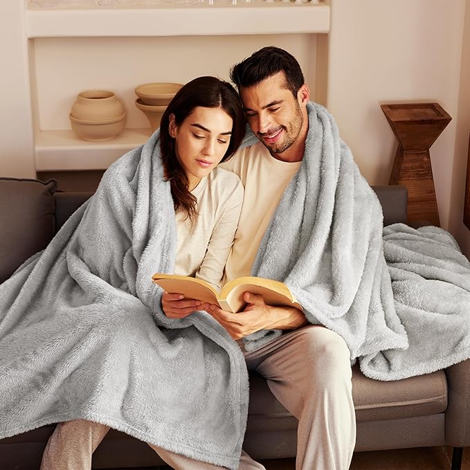 Exclusivo Mezcla Plush Fuzzy Fleece Bed Blanket King Size, Super Soft, Fluffy and Warm Blankets, Suitable for All Seasons (Light Grey, 90x104 Inches)