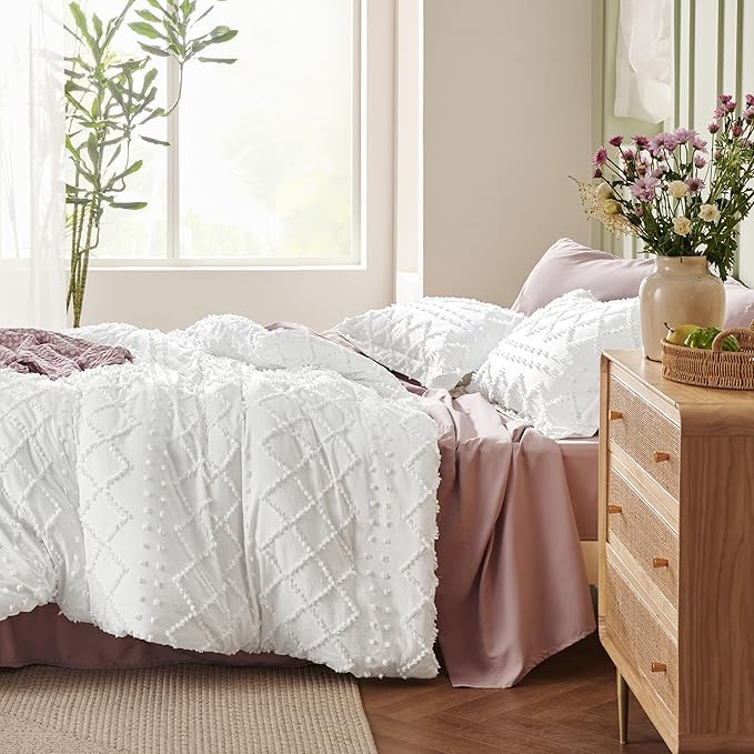 Bedsure California King Comforter Set - Olive Green Comforter, Boho Tufted Shabby Chic Bedding for Kids, 3 Pieces Vintage Farmhouse Bed Set for All Seasons, Fluffy Soft Bedding with 2 Pillow Shams