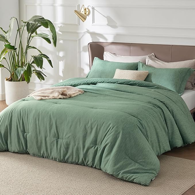Bedsure King Size Comforter Set - Green Soft Bedding for All Seasons, Cationic Dyed Bed Set, 3 Pieces, 1 King Size Comforter (104"x90") and 2 Pillow Shams (20"x36"+2")
