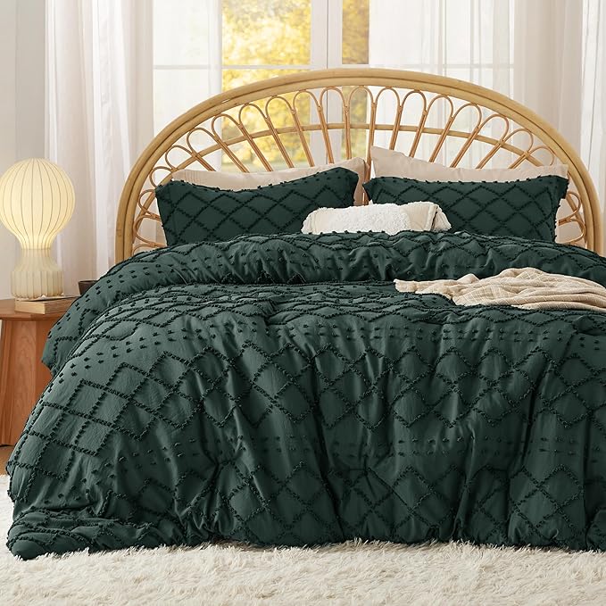 Bedsure Queen Comforter Set - Forest Green Comforter, Boho Tufted Shabby Chic Bedding for Kids, 3 Pieces Vintage Farmhouse Bed Set for All Seasons, Fluffy Soft Bedding with 2 Pillow Shams