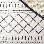 SAFAVIEH Arizona Shag Collection Area Rug - 5'1" Square, Ivory & Black, Moroccan Design, Non-Shedding, 1.6-inch Thick, Ideal for High Traffic Areas in Living Room, Bedroom (ASG741Z-5SQ)